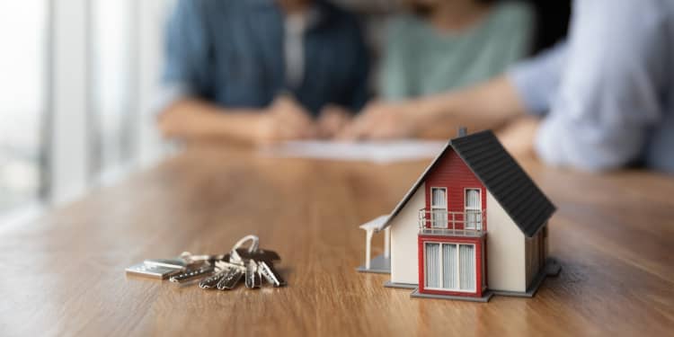 how much do estate agents charge for rental management